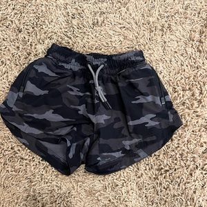 EUC Athleta Girl black Camo shirt size 7 small